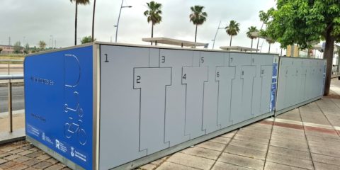 Dos Hermanas inaugura una red de aparcamientos inteligentes de Novality para bicicletas y patinetes