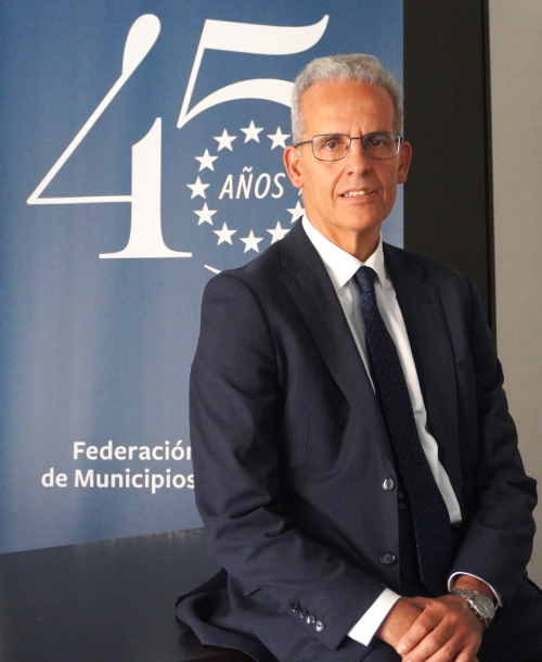 secretario general de la FEMP, Luis Martínez-Sicluna