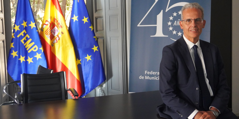 secretario general de la FEMP, Luis Martínez-Sicluna