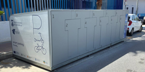 Almuñécar instala aparcamientos seguros e inteligentes de Novality para bicicletas y patinetes