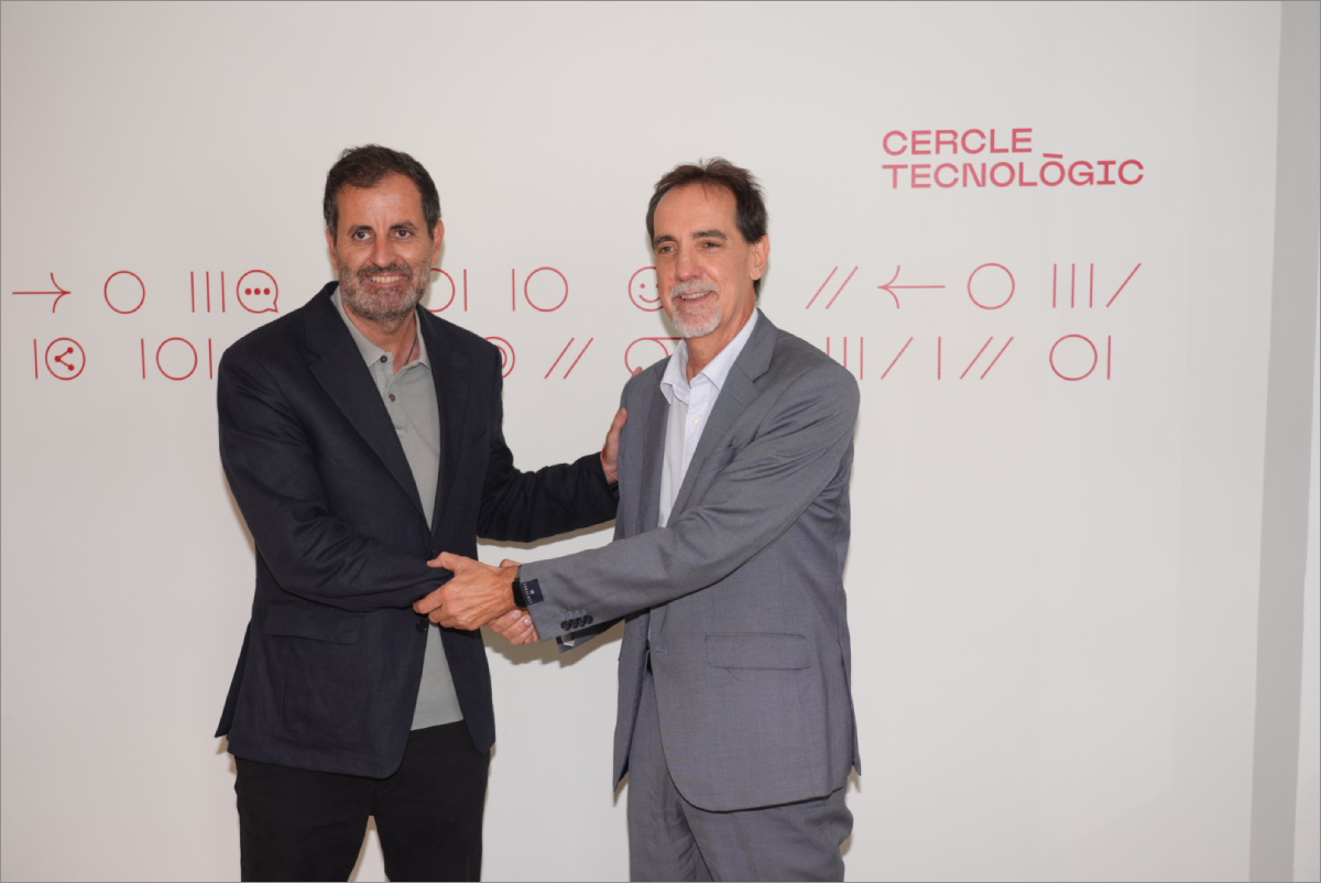Representantes de Fundación ONCE y del Círculo Tecnológico durante la firma de un acuerdo tecnológico en Cataluña