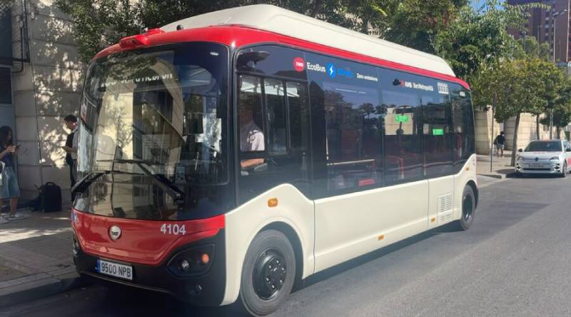 TMB pone en servicio el primer autobús eléctrico de barrio