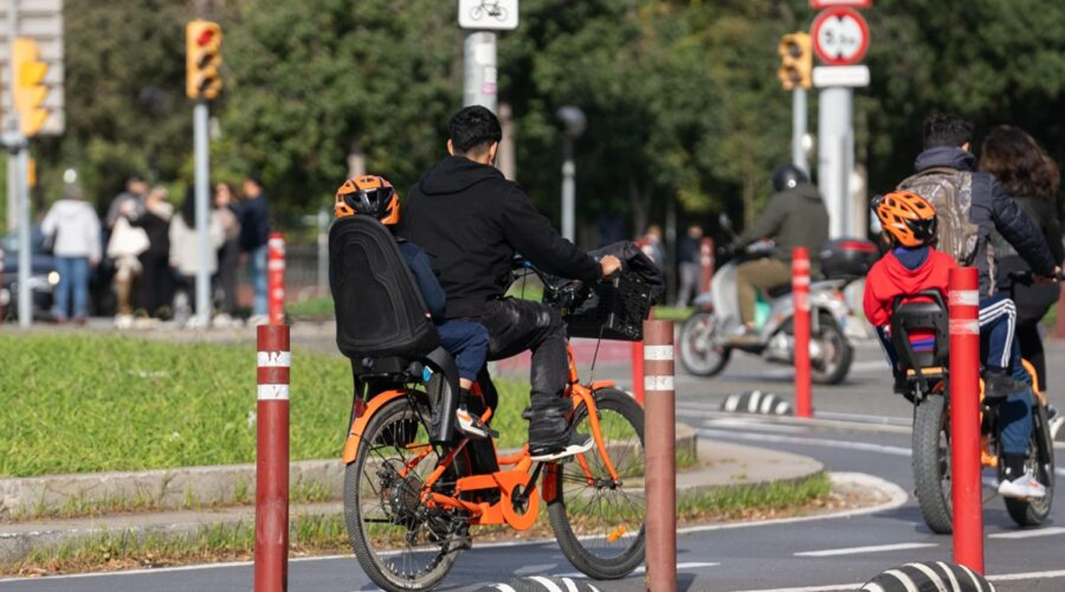 Imagen sobre bicicletas eléctricas y de carga vinculada a las ayudas del Ayuntamiento de Barcelona para fomentar su compra