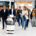 Fundación ONCE prueba un robot de guiado para personas con discapacidad en un centro comercial