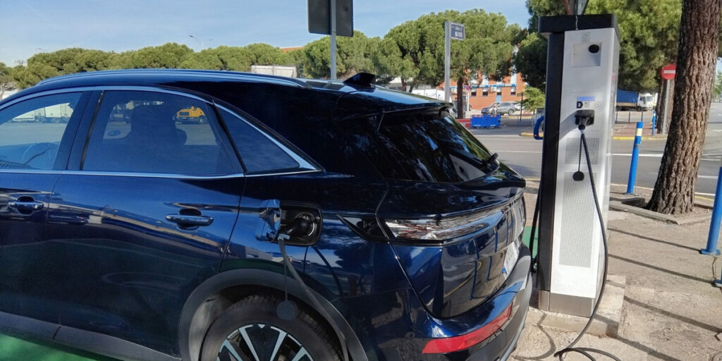 La red de infraestructuras de recarga de acceso público en España suma 53.373 puntos operativos